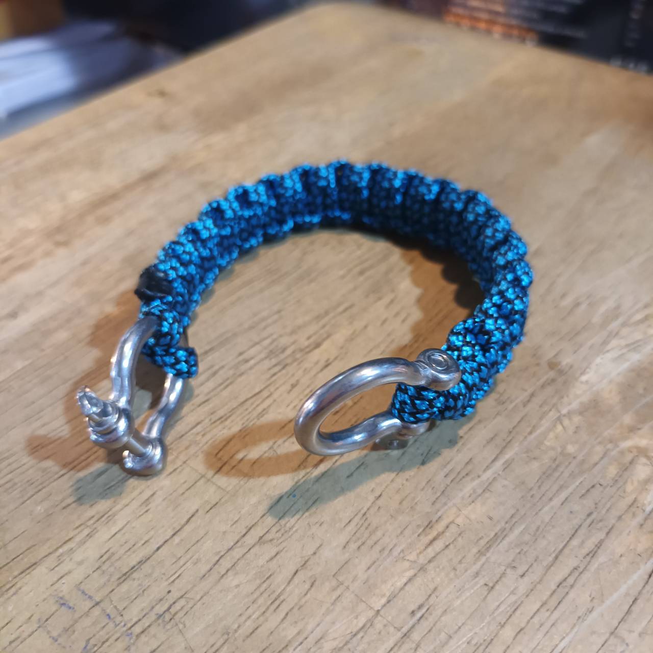 MC2THAILAND COBRA Knot Bracelet Paracord550 2 End Omega shackle with screw lock Blue Snake Color