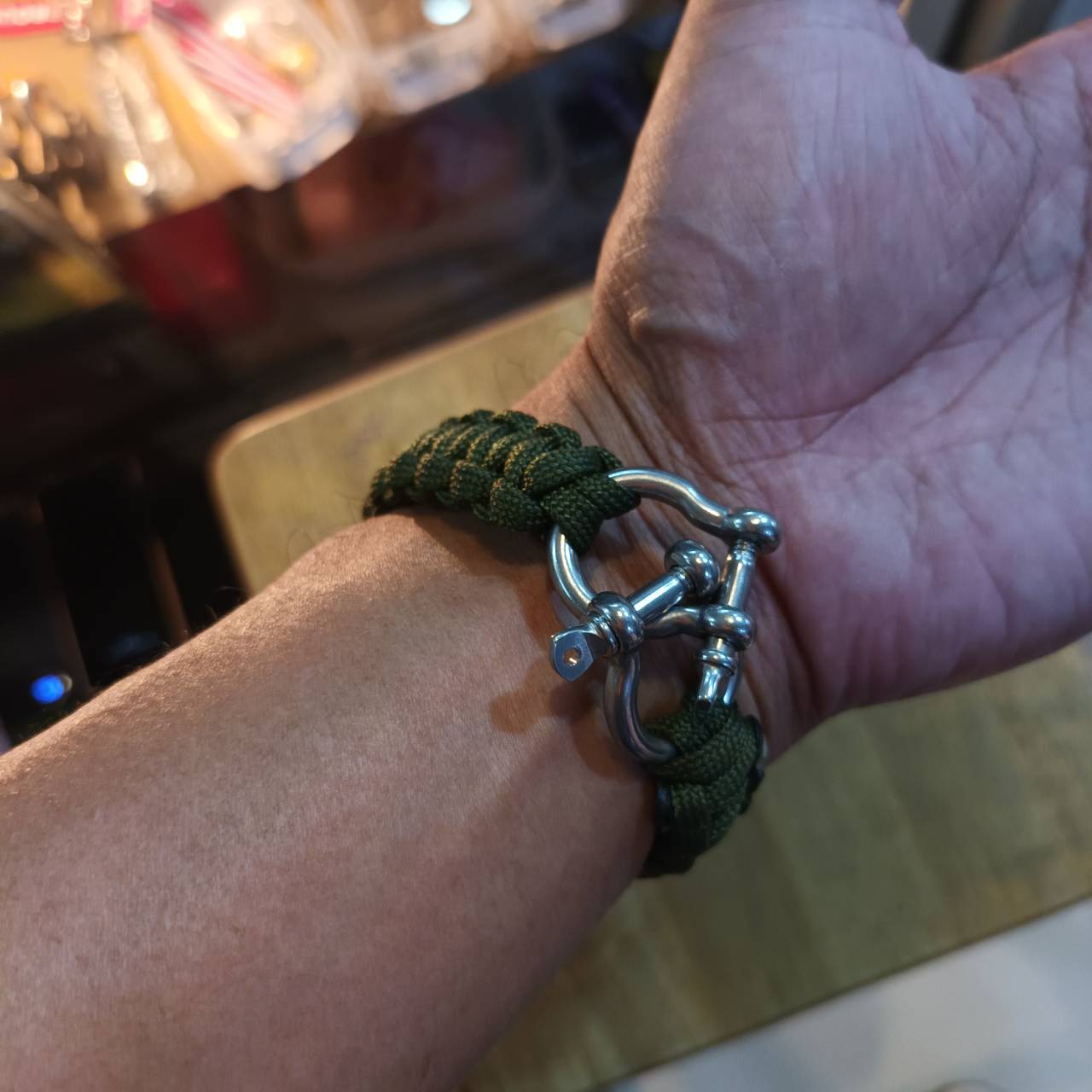 MC2THAILAND COBRA Knot Bracelet Paracord550 2 End Omega shackle with screw lock OD Green Color