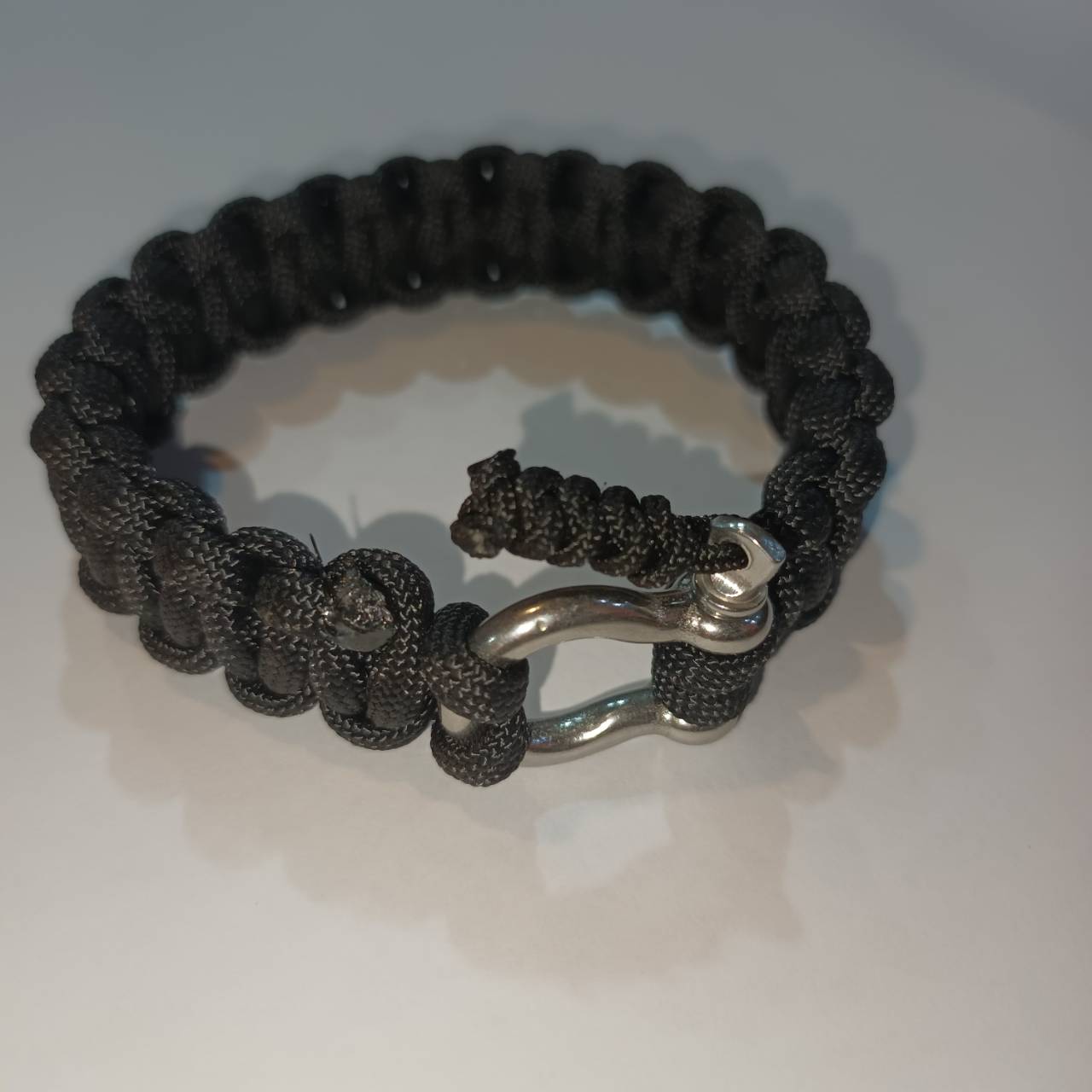 MC2THAILAND COBRA Knot Bracelet Paracord550 Omega shackle with screw lock Black Color