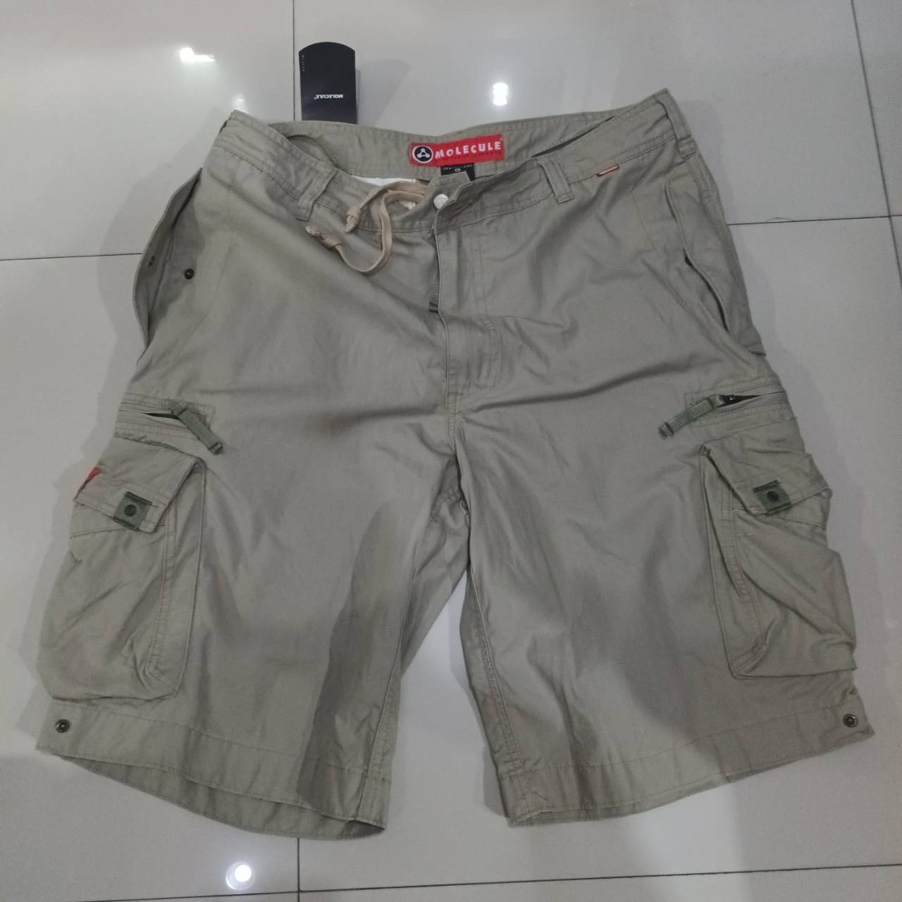 M0LECULE CARGO SHORTS Series 45020 กางเกงขาสั้น 3ส่วน COLOR KHAKI