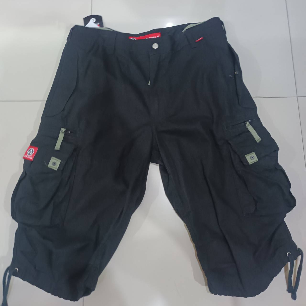 M0LECULE CARGO SHORTS Series 45056 กางเกงขาสั้น 5ส่วน COLOR BLACK