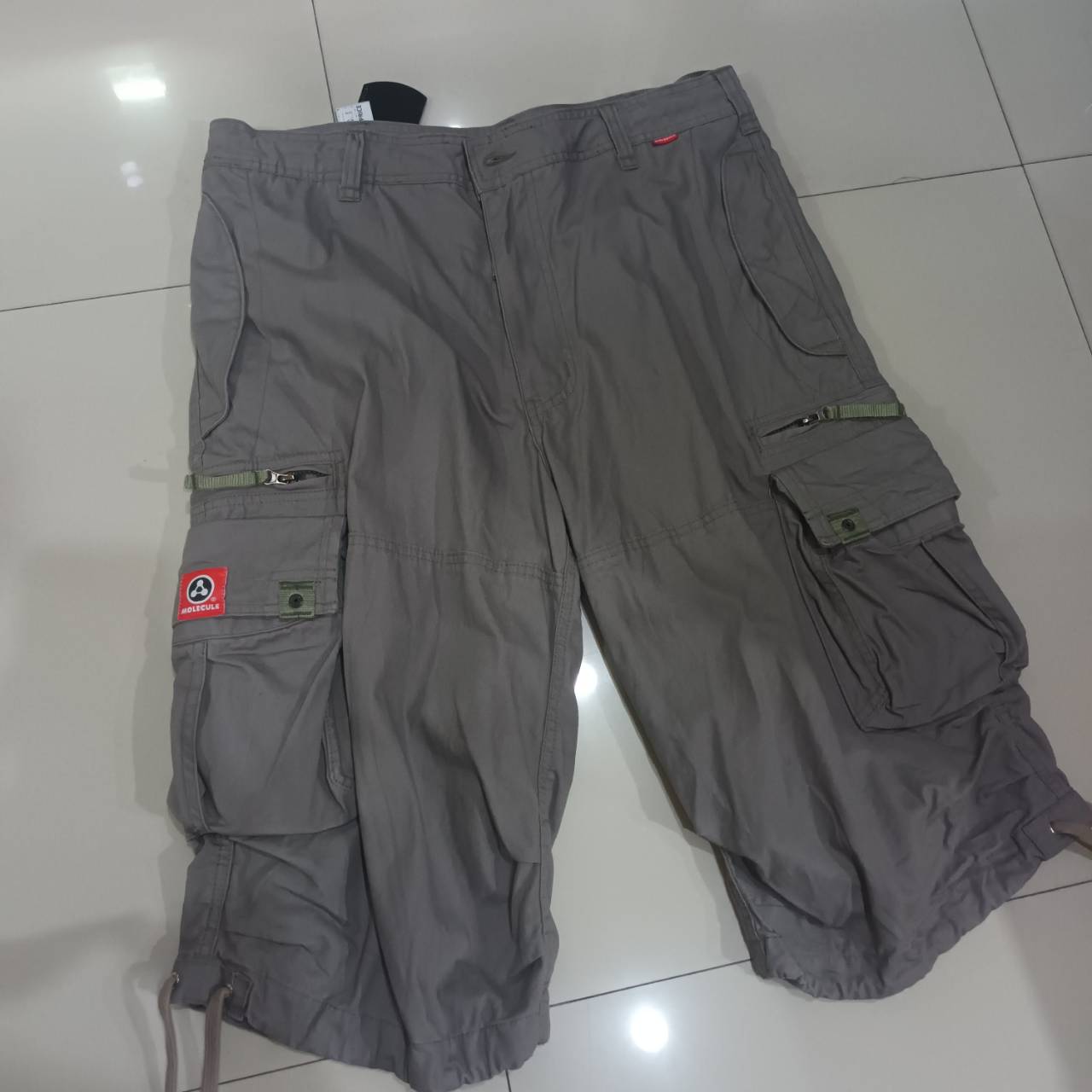 M0LECULE CARGO SHORTS Series 45056 กางเกงขาสั้น 5ส่วน COLOR GREY