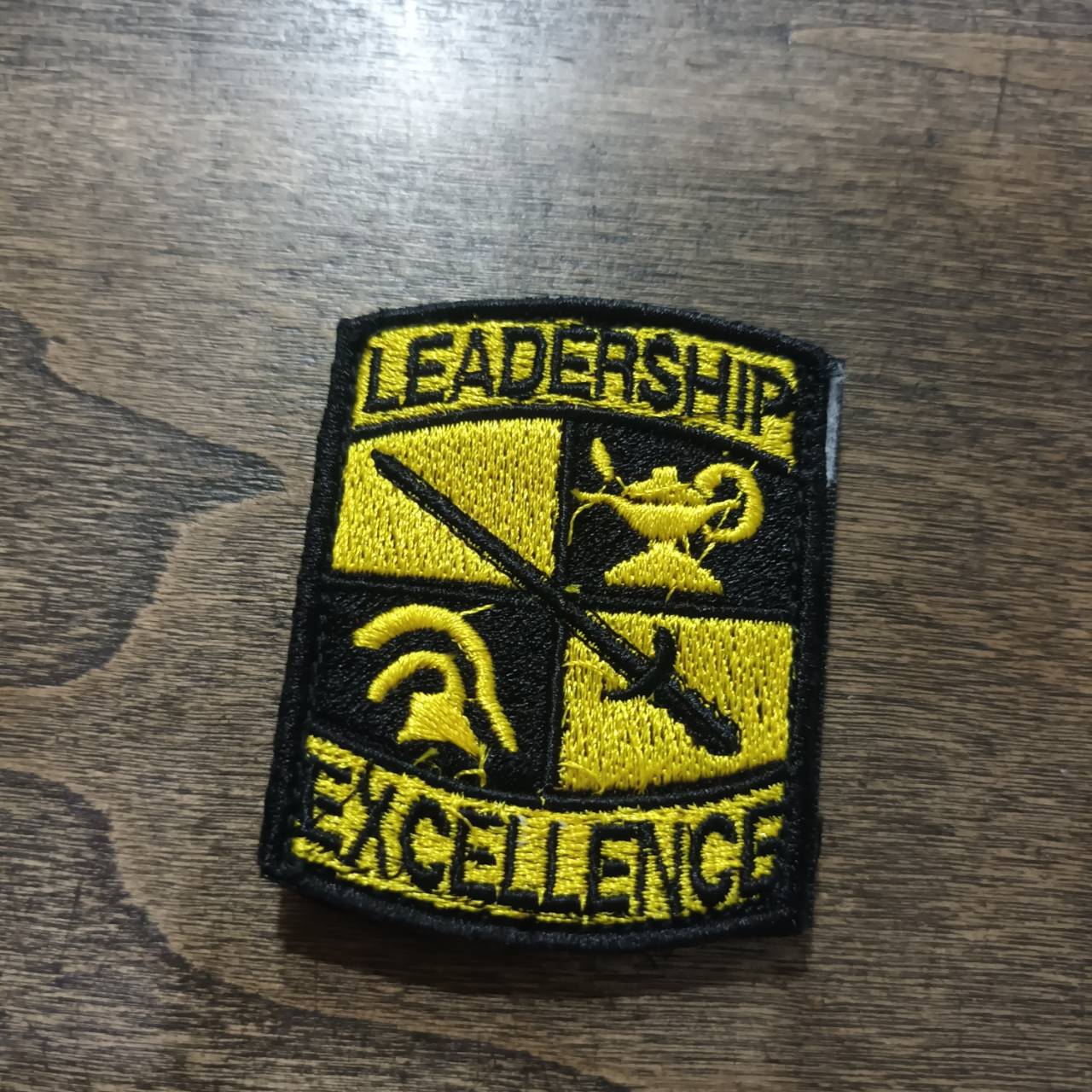 Tec40 VELCRO PATCH LEADERSHIP EXCELLENCE ผู้นำ